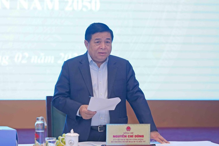 Bộ trưởng Bộ Kế hoạch và Đầu tư Nguyễn Chí Dũng phát biểu tại cuộc họp. Ảnh: Đức Trung