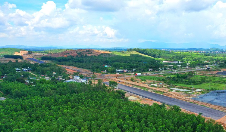 Dự án cao tốc Châu Đốc - Cần Thơ - Sóc Trăng giai đoạn 1 có tổng mức đầu tư khoảng 44.700 tỷ đồng. Ảnh minh họa: Tiên Giang