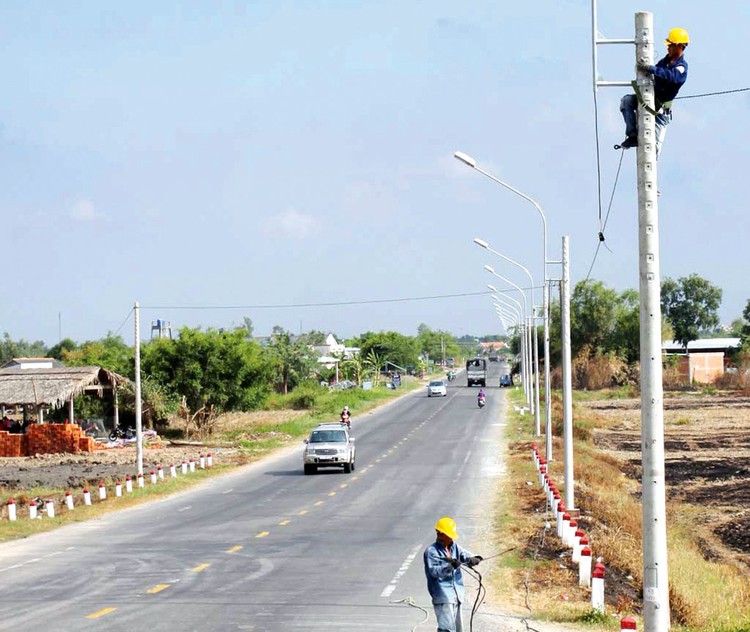 Công ty TNHH Minh Thanh kê khai nhân sự từng đảm nhận vị trí cán bộ kỹ thuật thi công phụ trách phần điện nhưng không có tài liệu chứng minh. Ảnh minh họa