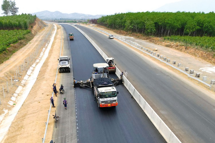 Những công trình giao thông trọng điểm đang được rốt ráo triển khai trên mọi miền đất nước sẽ tạo dựng bệ phóng cho nền kinh tế bứt phá