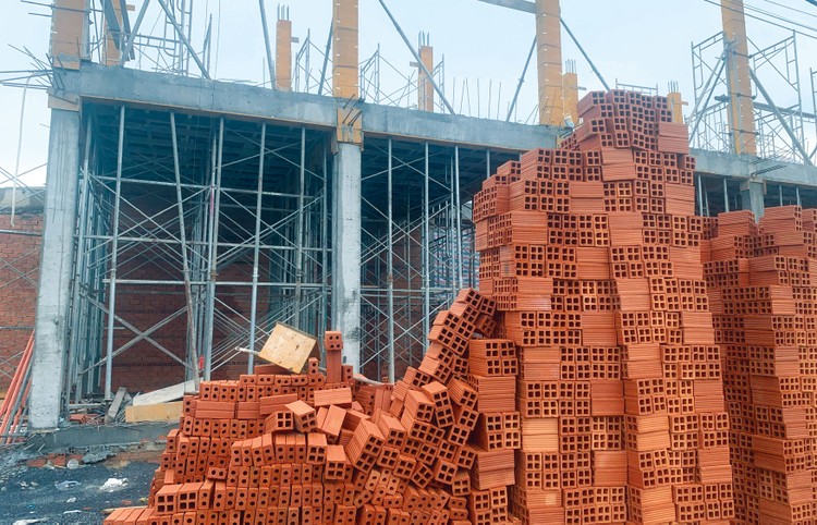 Gói thầu Thi công xây lắp trụ sở Công an xã Bình An, huyện Thăng Bình, tỉnh Quảng Nam có giá 3,339 tỷ đồng, thu hút 10 nhà thầu tham dự. Ảnh minh hoạ: Nhã Chi