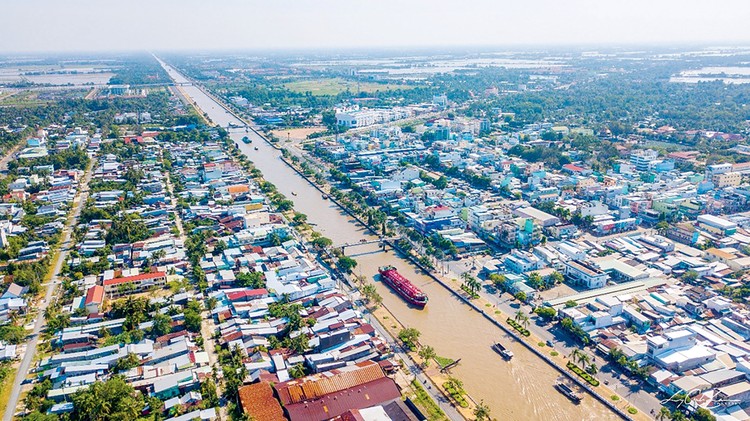 Hậu Giang tập trung khai thác phát triển theo 2 tuyến cao tốc Cần Thơ - Cà Mau kết nối với TP.HCM và tuyến cao tốc Châu Đốc - Cần Thơ - Sóc Trăng kết nối với các tỉnh Nam sông Hậu để phát triển công nghiệp, nông nghiệp, đô thị và du lịch