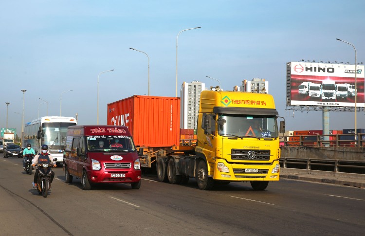 Bất cập trong quy định về phòng cháy chữa cháy; điều kiện trong lĩnh vực kinh doanh xăng dầu, kinh doanh vận tải… tạo thêm gánh nặng chi phí, ảnh hưởng đến cơ hội kinh doanh của doanh nghiệp. Ảnh: Tiên Giang