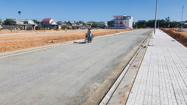 Hạ tầng kỹ thuật khu tái định cư An Hội Bắc 1, xã Nghĩa Kỳ, huyện Tư Nghĩa, tỉnh Quảng Ngãi đã cơ bản hoàn thiện, sẵn sàng giao đất cho người dân. Ảnh: Hà Minh