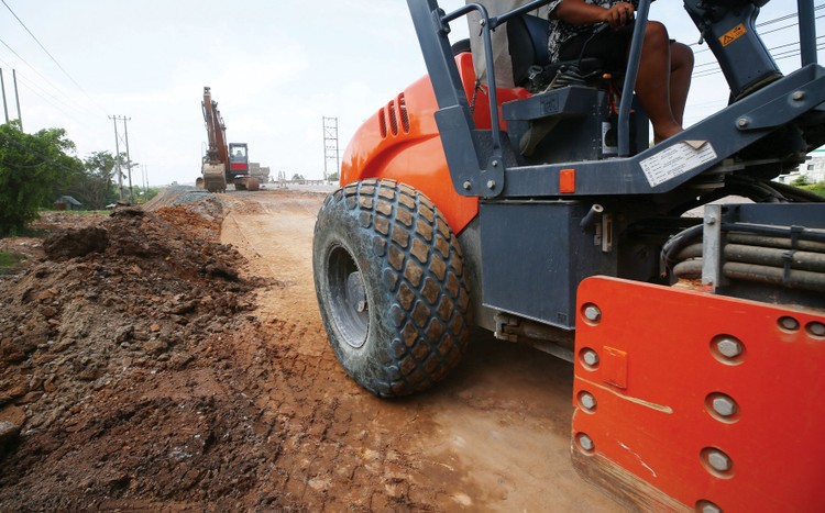 Một số bên cho thuê thiết bị đã cung cấp tài liệu chứng minh không hợp pháp cho nhà thầu khi ký hợp đồng nguyên tắc. Ảnh: Nhã Chi