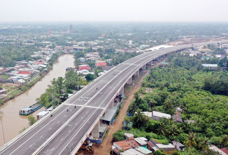 Tổng nhu cầu vốn đầu tư hạ tầng giao thông vùng Đông Nam Bộ đến năm 2030 khoảng 738.500 tỷ đồng, tập trung vào các dự án trọng điểm, liên kết vùng, tạo động lực lan tỏa. Ảnh: Lê Tiên