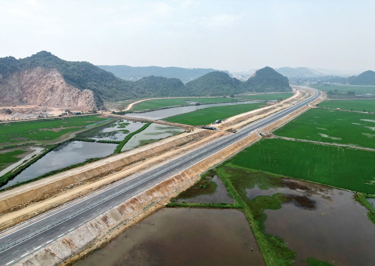 Niềm vui, niềm tự hào lớn nhất của nhà thầu giao thông là để lại dấu ấn trên những công trình hạ tầng tầm cỡ đóng góp cho sự phát triển của đất nước . Ảnh: Tường Lâm