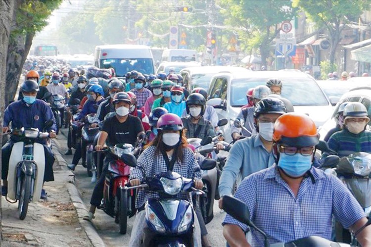 Đường Nguyễn Khoái hiện hữu đã quá tải, luôn trong tình trạng ách tắc khiến giao thông khu vực bị ảnh hưởng trầm trọng. Ảnh: Minh Quân