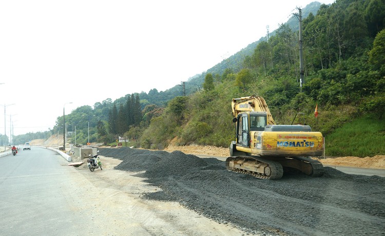 Gói thầu số 7 Thi công xây dựng đoạn từ Km18 - Km43 thuộc Dự án Nâng cấp đoạn Km18 - Km80, Quốc lộ 4B có giá dự toán 878,722 tỷ đồng. Ảnh minh họa: Lê Tiên