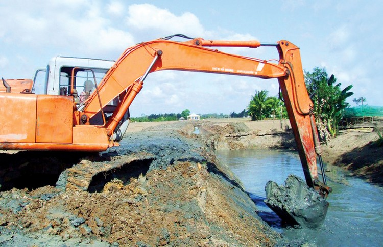 Gói thầu Chi phí giám sát thi công xây dựng thuộc Dự án Đường cặp kênh Ba Sa (Long An) yêu cầu hàng chục kỹ sư chuyên ngành xây dựng cầu đường. Ảnh minh họa: Song Lê