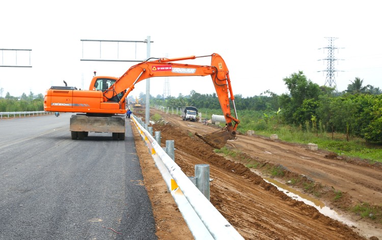 Năm 2024, cả nước dành 657.000 tỷ đồng cho đầu tư công, chủ yếu là đầu tư hạ tầng giao thông. Ảnh: Lê Tiên