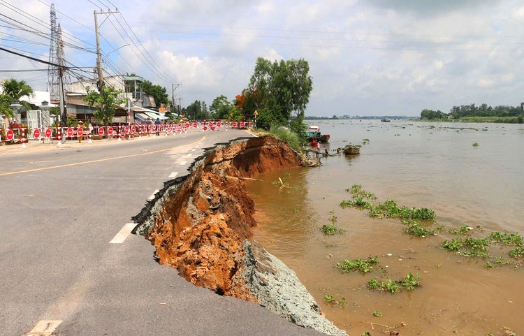 Nhiều gói thầu xử lý sạt lở, nâng cấp hệ thống đê tại An Giang từ năm 2017 – 2023 bộc lộ nhiều vi phạm, bất cập. Ảnh minh họa: Công Mạo