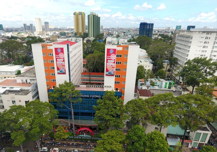Gói thầu Cung cấp dịch vụ vệ sinh bệnh viện khu vực tòa nhà Trạng Nguyên, Cát Tường và Bách Hợp năm 2024 - 2025 của Bệnh viện Hùng Vương có giá 15,338 tỷ đồng. Ảnh: Song Lê