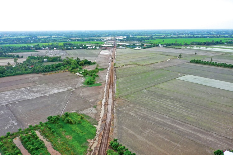 Dự án cao tốc Bắc - Nam phía Tây đoạn Gia Nghĩa (Đắk Nông) - Chơn Thành (Bình Phước) có chiều dài 128,8 km, tổng mức đầu tư sơ bộ 25.540 tỷ đồng. Ảnh minh họa: Tiên Giang