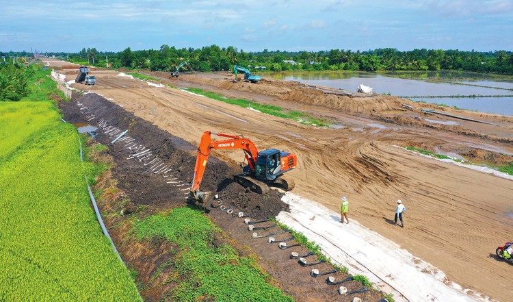 Bộ Kế hoạch và Đầu tư đề xuất sửa đổi Luật Đầu tư công theo hướng đẩy mạnh phân cấp, phân quyền, đơn giản hóa hơn nữa trình tự, thủ tục, tháo gỡ triệt để các khó khăn, vướng mắc. Ảnh: Lê Tiên