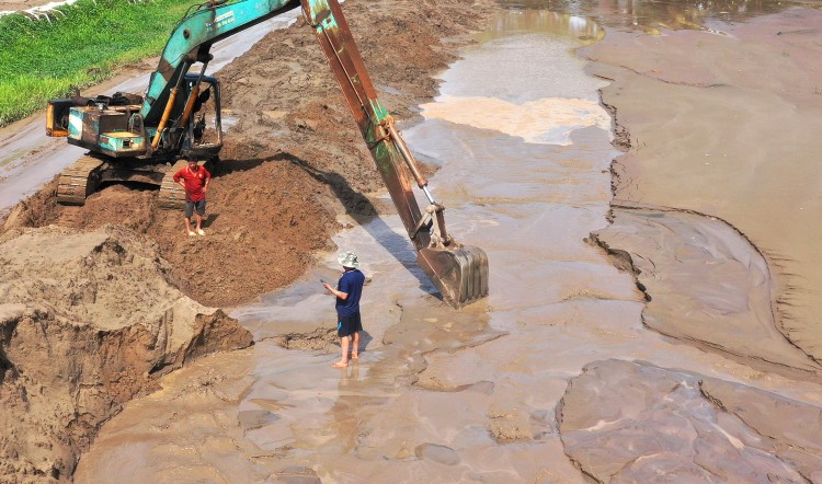 Các địa phương có nguồn vật liệu cần khẩn trương, tích cực đẩy nhanh triển khai các thủ tục cấp mỏ, nâng công suất, đáp ứng tiến độ thi công các dự án. Ảnh: Lê Tiên