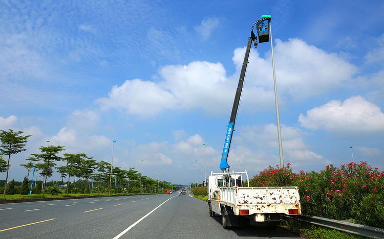 Gói thầu số 03 Lắp đặt trụ đèn chiếu sáng trên địa bàn thị xã Giá Rai (tỉnh Bạc Liêu) có giá 11.493.112.777 đồng. Ảnh minh họa: Tiên Giang