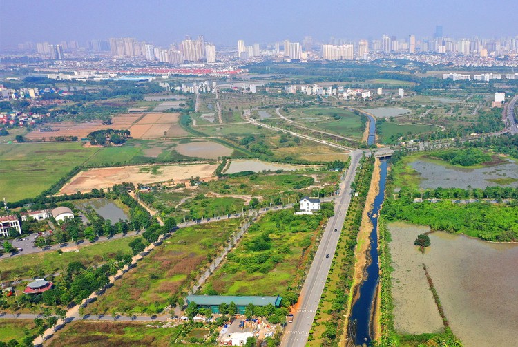 Nhiều phiên đấu giá đất tại Hà Nội có sự chênh lệch lớn giữa giá trúng đấu giá và giá khởi điểm. Ảnh: Nhã Chi