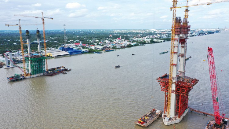 Khung khổ pháp lý về đấu thầu ngày càng hoàn thiện, bao quát được đòi hỏi thực tiễn về công tác đấu thầu của các gói thầu hỗn hợp, cung cấp thiết bị và thi công công trình. Ảnh: Lê Tiên