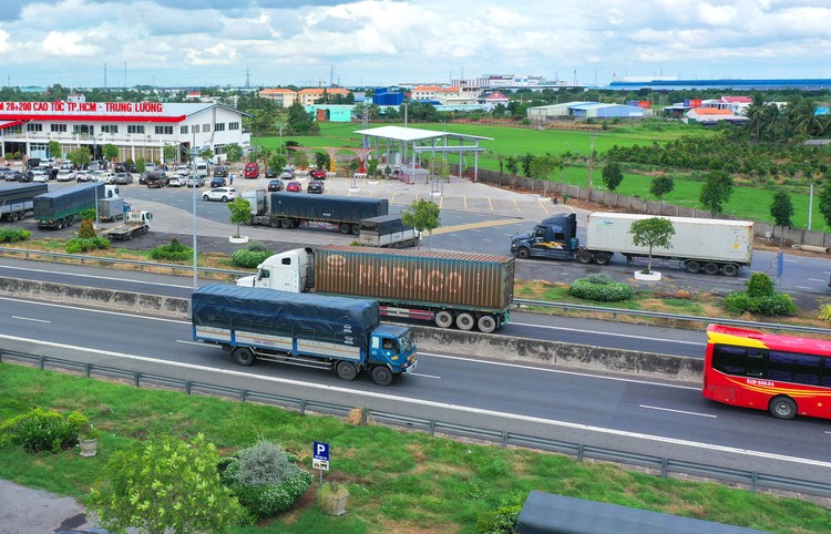 Theo phương án đầu tư Dự án cao tốc TP.HCM - Long Thành của VEC, tổng chiều dài tuyến là 21,92 km, quy mô 8 - 10 làn xe, tổng mức đầu tư dự kiến 15.722 tỷ đồng. Ảnh: Song Lê