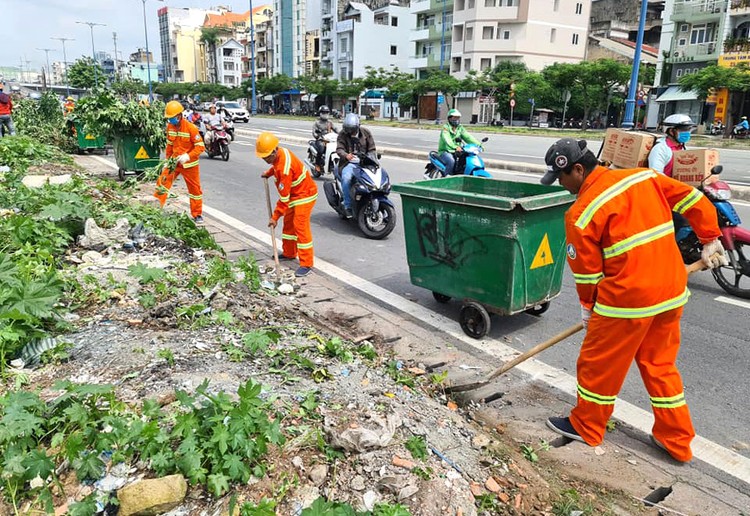 Gói thầu chăm sóc bảo dưỡng duy trì công viên cây xanh và duy tu nạo vét hệ thống cống thoát nước trên địa bàn Quận 5 (TP.HCM) có giá 91,468 tỷ đồng. Ảnh minh họa: Song Lê