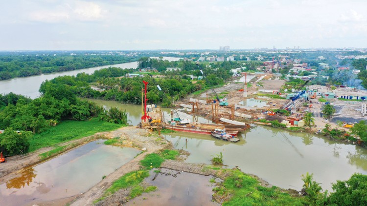 Hàng loạt dự án hạ tầng giao thông có tính chất kết nối, mở rộng không gian phát triển đang được đồng loạt triển khai. Ảnh: Nhã Chi