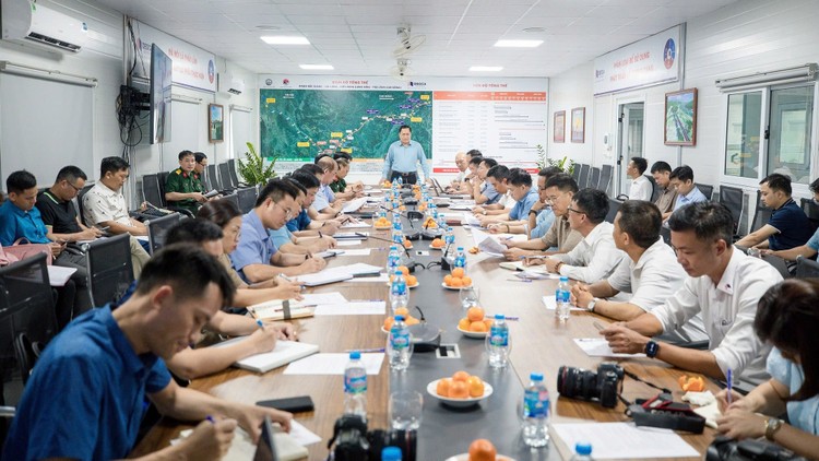 Nhà đầu tư và các đơn vị liên quan đang bàn giải pháp đẩy nhanh tiến độ thực hiện Dự án cao tốc Hữu Nghị - Chi Lăng 