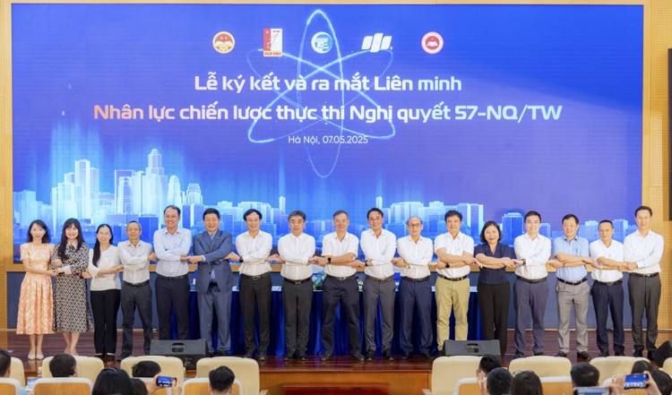 Lễ ký kết liên minh nhân lực Chiến lược thực thi Nghị quyết 57-NQ/TW