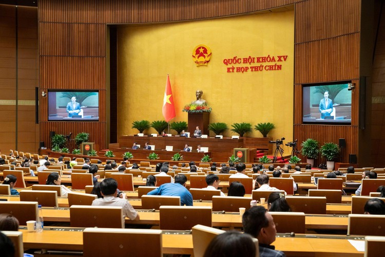 Phó Chủ tịch Quốc hội Nguyễn Khắc Định điều hành phiên họp