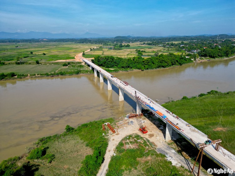 UBND Nghệ An muốn bán 11,92% vốn sở hữu tại Công ty Quản lý và Xây dựng Cầu đường Nghệ An