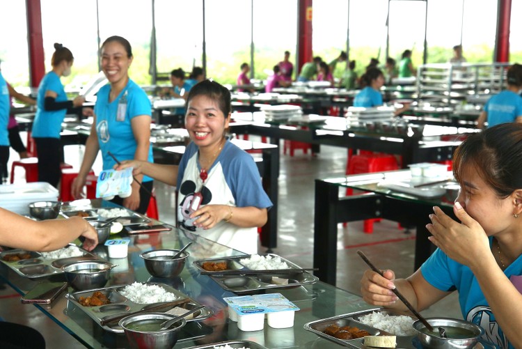 Giá trúng đấu giá quyền thuê mặt bằng Nhà ăn sinh viên 1 của Trung tâm Giáo dục quốc phòng và an ninh - Đại học Quốc gia TP.HCM cao gấp 4,5 lần giá khởi điểm. Ảnh minh họa: Nhã Chi