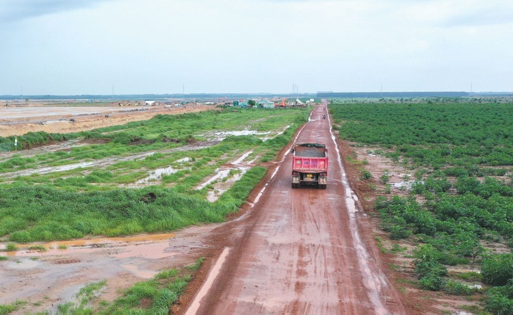 Dự án đường Vành đai 4 TP.HCM dài hơn 200 km, đi qua 5 tỉnh, thành với tổng mức đầu tư hơn 135.000 tỷ đồng. Ảnh: Tiên Giang