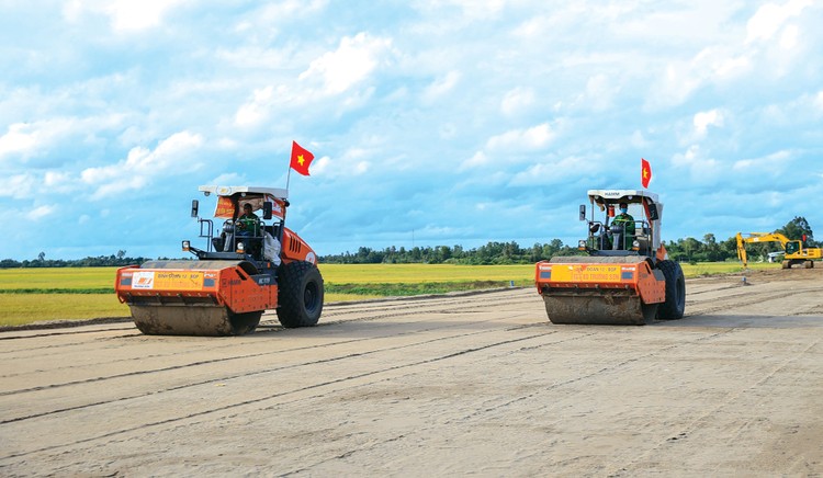 Phó Thủ tướng Nguyễn Chí Dũng yêu cầu hoàn thành thông tuyến chính 5 dự án thành phần thuộc cao tốc Bắc - Nam phía Đông giai đoạn 2021 - 2025 trước ngày 30/4/2025. Ảnh: Quý Bắc