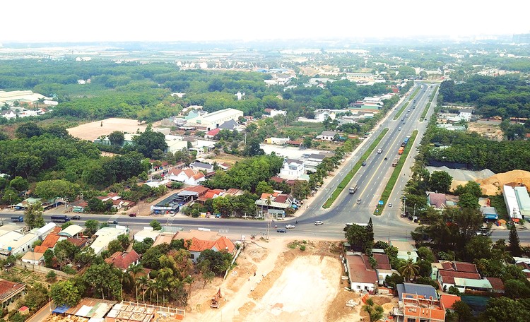 Kết quả giải ngân vốn đầu tư công của Bình Dương phụ thuộc rất lớn vào tiến độ triển khai các dự án trọng điểm. Ảnh: Lê Tiên