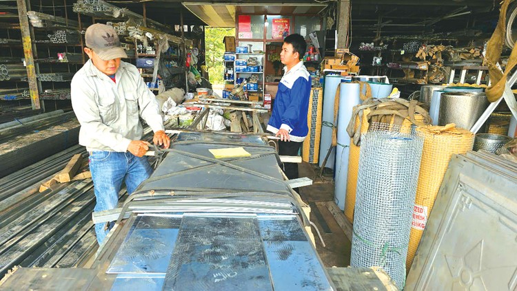 Hộ kinh doanh có doanh thu hàng năm trên 1 tỷ đồng hoặc nộp thuế theo phương pháp kê khai thuộc đối tượng sử dụng hóa đơn điện tử khởi tạo từ máy tính tiền. Ảnh: Huế Nguyễn