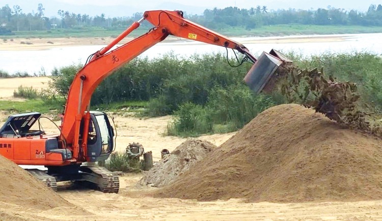 Quảng Nam đang là “điểm nóng” về đấu giá quyền khai thác khoáng sản làm vật liệu xây dựng thông thường. Ảnh minh họa: Gia Khang