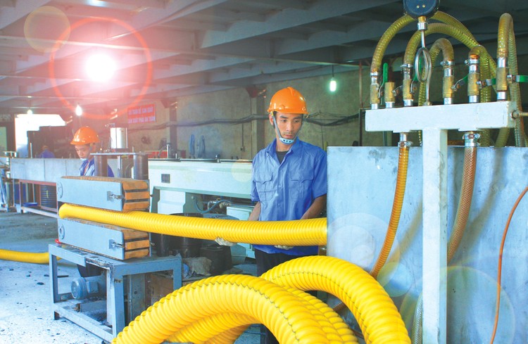 Các hiệp định thương mại tự do mà Việt Nam đã ký kết mở ra cơ hội cho doanh nghiệp trong nước tham gia đấu thầu để xuất khẩu hàng hóa, dịch vụ ra thị trường quốc tế. Ảnh: Lê Tiên
