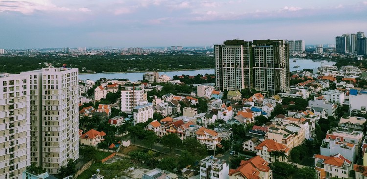 Để đảm bảo thị trường bất động sản trong thời gian tới phát triển ổn định, lành mạnh, Bộ Xây dựng kiến nghị sớm hoàn thiện thế chế, pháp luật liên quan đến lĩnh vực bất động sản. Ảnh: Ngô Bảo Tín