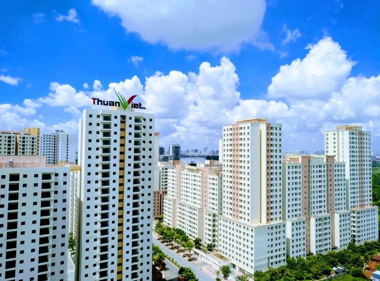 Thị trường TP.HCM rất thiếu nhà ở bình dân có giá dưới 2 tỷ đồng/căn, thiếu luôn cả nhà ở xã hội và nhà lưu trú công nhân. Ảnh: Ngô Bảo Tín