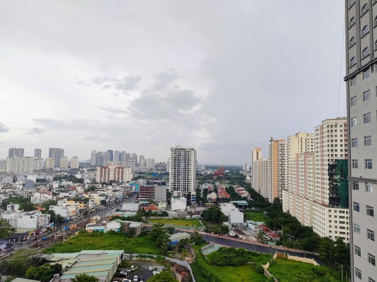 Thị trường bất động sản tại các thành phố lớn ở trong nước hiện đã có dấu hiệu hấp thụ tốt, tập trung chủ yếu ở phân khúc chung cư. Ảnh: Bảo Tín