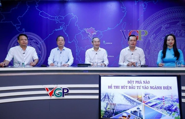 Các đại biểu tham dự Tọa đàm "Đột phá nào để thu hút đầu tư vào ngành điện" tổ chức tại Hà Nội. Ảnh: VGP