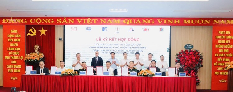 Lễ ký hợp đồng Gói thầu XL04-TAMR Thi công xây lắp công trình Nhà máy Thủy điện Trị An mở rộng